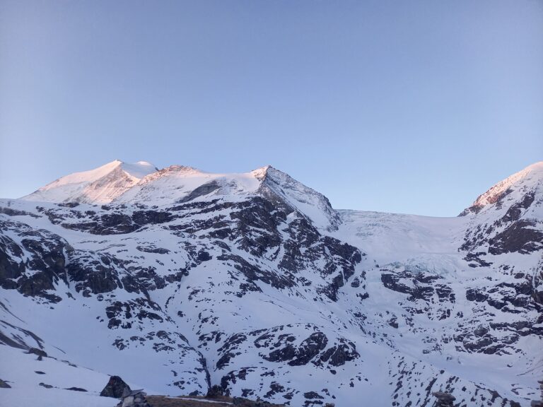 Le Bishorn en arrière plan avec le Turtmanngletscher à droite